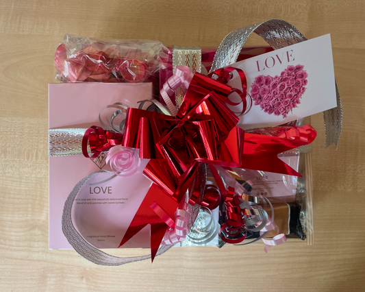 Valentine's Love Floral Diffuser - Hamper